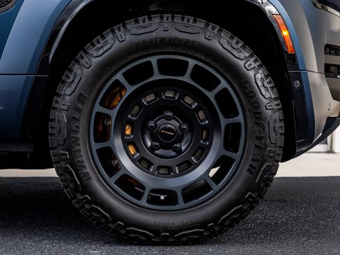 Used 2026 Land Rover Defender 110 OCTA image 24