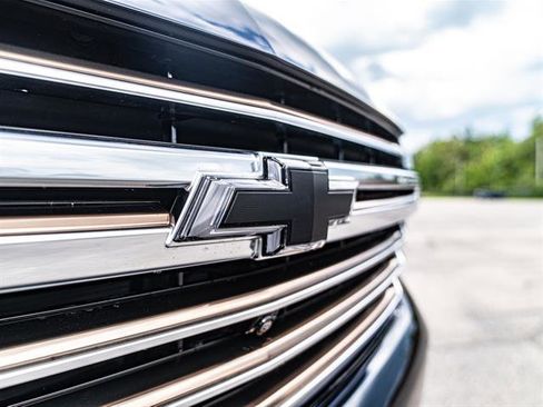 Used 2024 Chevrolet Suburban High Country w/ Advanced Technology Package image 8