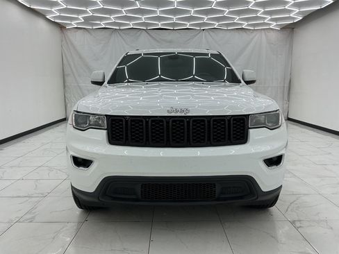 Used 2019 Jeep Grand Cherokee Laredo AWD/4WD image 5