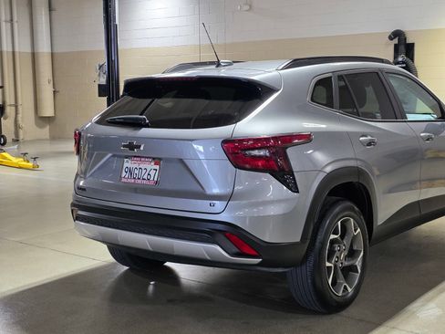 Used 2025 Chevrolet Trax LT w/ Driver Confidence Package FWD image 11
