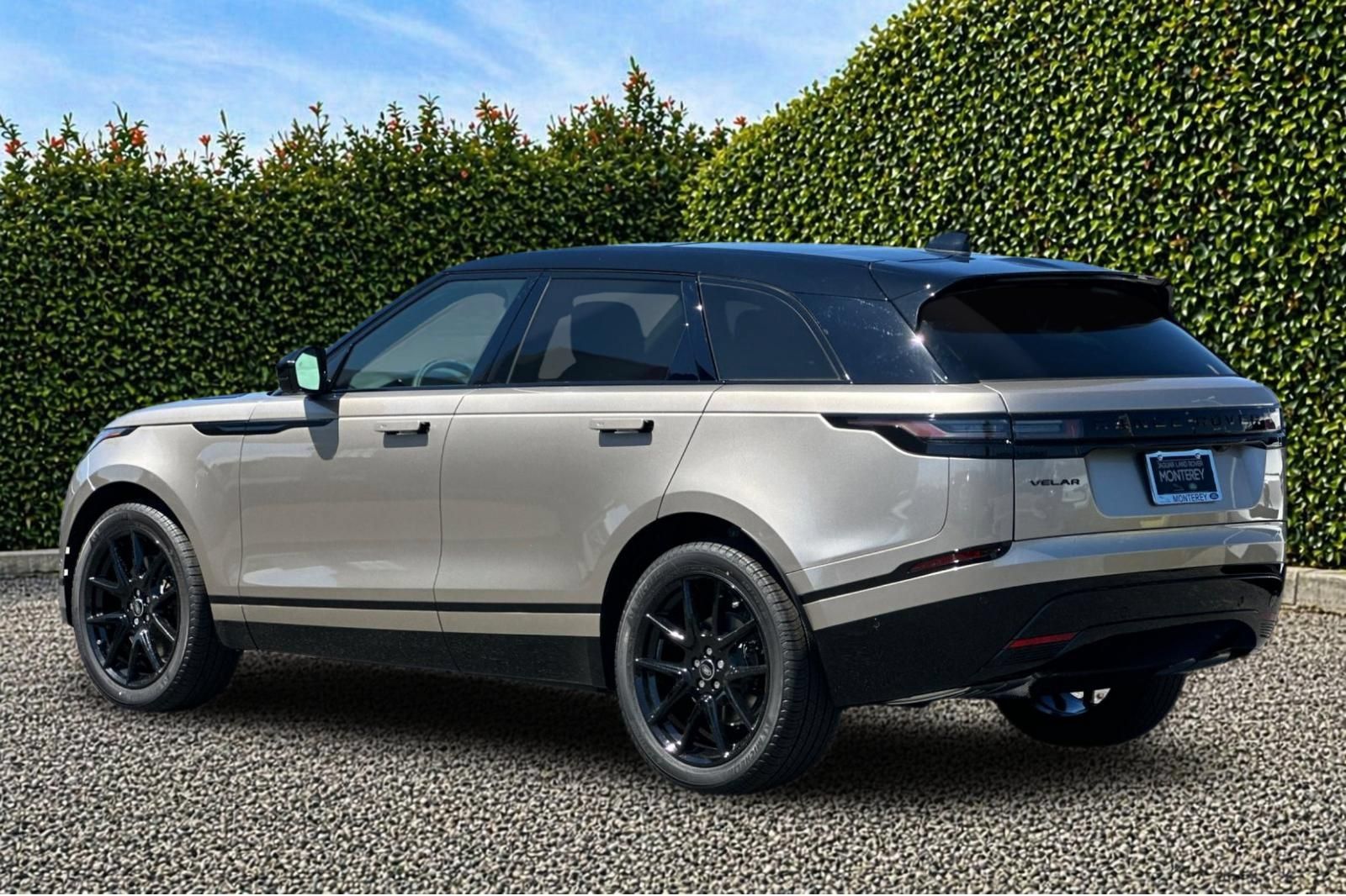 New 2026 Land Rover Range Rover Velar Dynamic SE AWD/4WD image 4