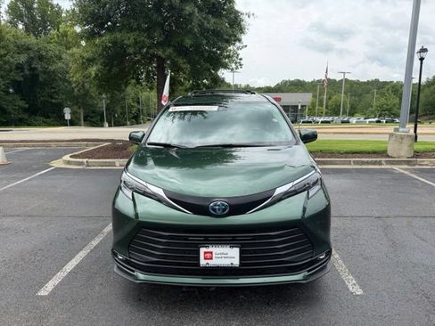 Certified 2025 Toyota Sienna XLE w/ XLE Plus Package AWD/4WD image 5