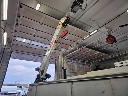 Used 2018 Ford F550 4x4 Regular Cab Super Duty image 4