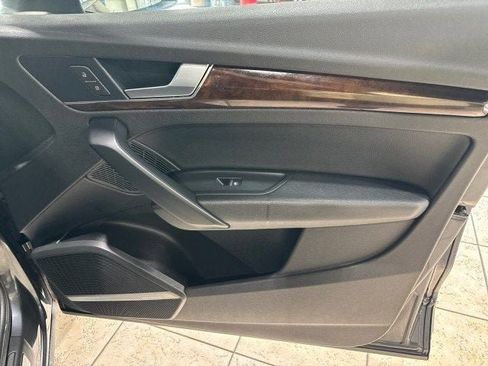 Used 2018 Audi Q5 2.0T Premium Plus w/ Premium Plus Package image 17