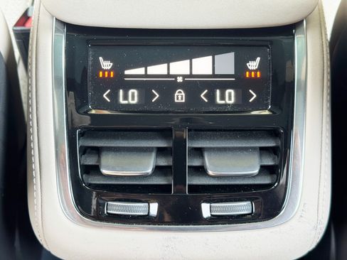 Used 2025 Volvo XC90 B5 Core w/ Protection Package Premier AWD/4WD image 38