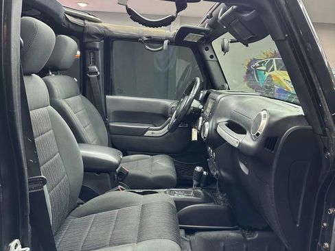 Used 2012 Jeep Wrangler Unlimited Sahara w/ Dual Top Group AWD/4WD image 23