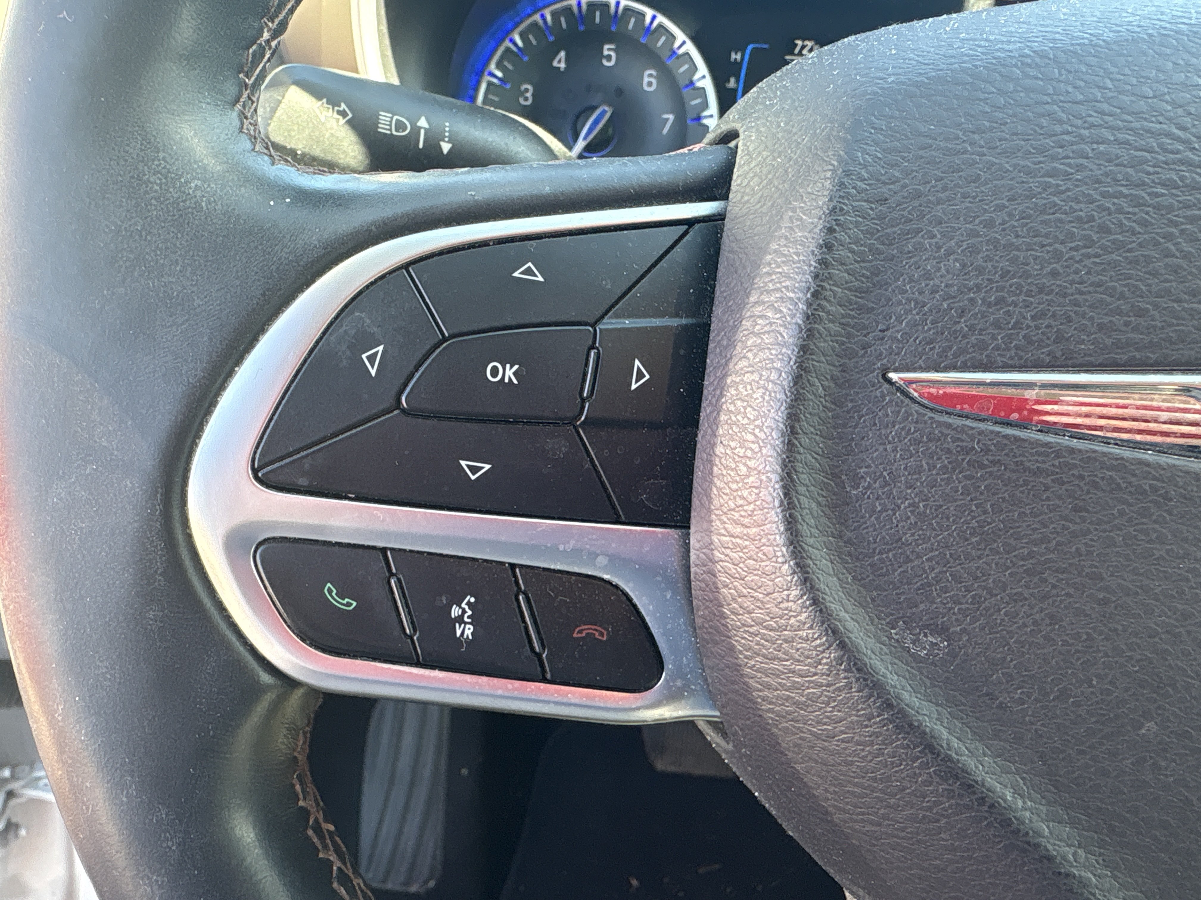 Used 2017 Chrysler Pacifica Touring-L FWD image 11