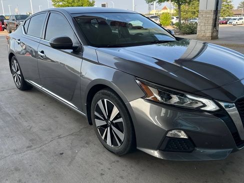 Used 2022 Nissan Altima 2.5 SV FWD image 18