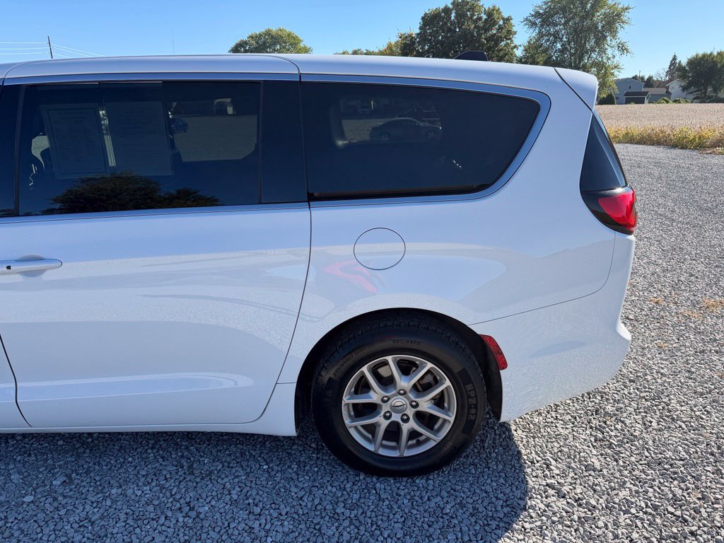 Used 2025 Chrysler Pacifica Select FWD image 29