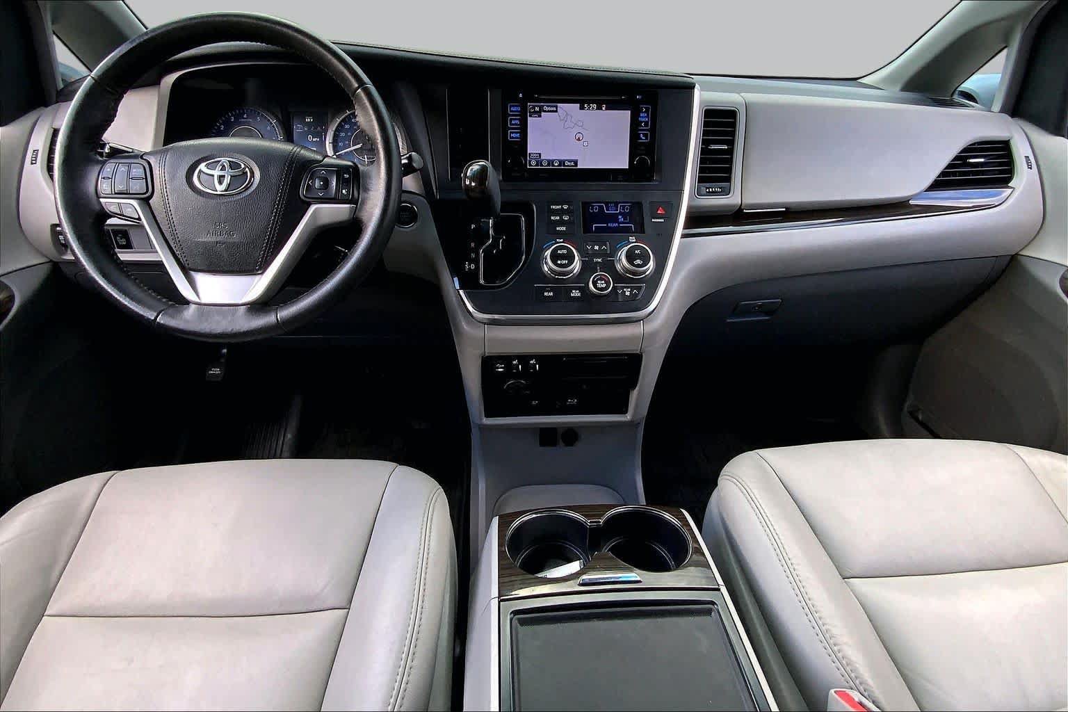 Used 2017 Toyota Sienna XLE Premium AWD/4WD image 16