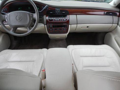 Used 2002 Cadillac De Ville FWD image 2