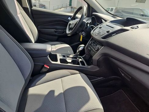 Used 2018 Ford Escape SE w/ Ford Safe & Smart Package FWD image 6