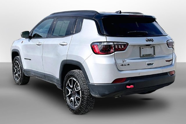 Used 2025 Jeep Compass Trailhawk AWD/4WD image 12