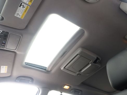 Used 2022 Honda Pilot Elite image 11