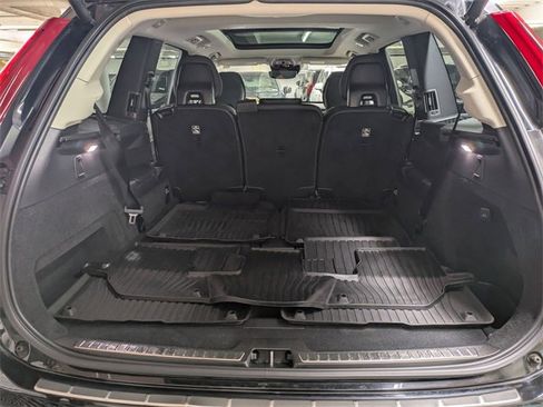 Certified 2022 Volvo XC90 T6 Momentum w/ Climate Package image 33
