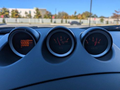 Used 2006 Nissan 350Z Enthusiast w/ (N93) Cargo Convenience Pkg image 24