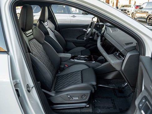 New 2025 Audi SQ6 e-tron Prestige image 28