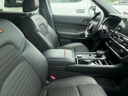 Used 2025 Nissan Pathfinder Rock Creek AWD/4WD image 8