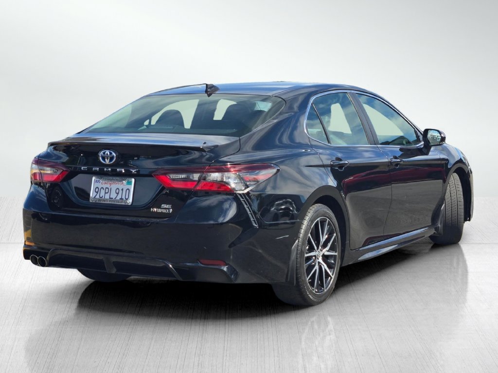 Used 2022 Toyota Camry SE w/ Cold Weather Package FWD image 4