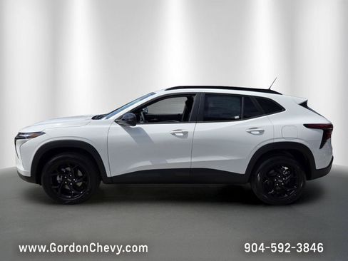 New 2026 Chevrolet Trax LT w/ Driver Confidence Package FWD image 2