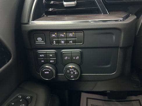 New 2026 Chevrolet Suburban LT w/ Comfort Package image 38