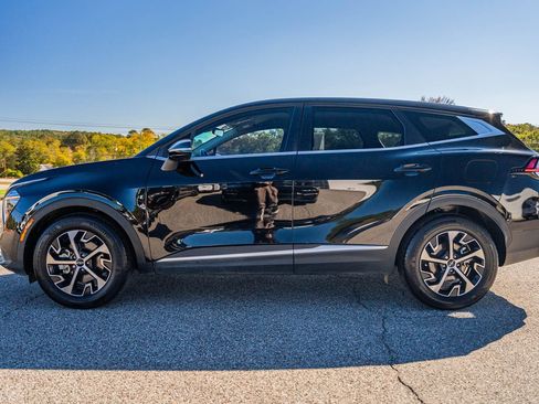 Used 2025 Kia Sportage EX image 4