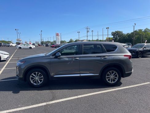 Used 2020 Hyundai Santa Fe SE FWD image 13