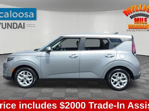 Used 2023 Kia Soul LX w/ Option Group 015 FWD image 4