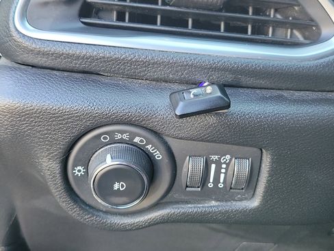 Used 2019 Chrysler Pacifica Limited w/ Advanced Safetytec Group image 20