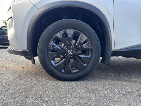 Used 2022 Nissan Rogue SV image 25