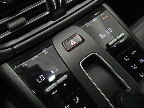Certified 2023 Porsche Macan AWD/4WD image 19