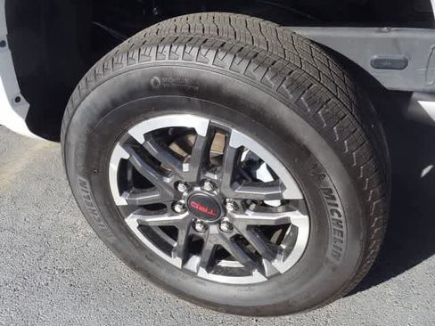 Used 2025 Toyota Tacoma TRD Sport w/ TRD Sport Upgrade Package AWD/4WD image 15
