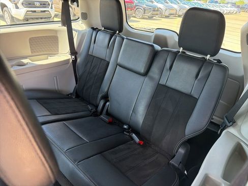 Used 2019 Dodge Grand Caravan SXT w/ Rear Park Assist Package FWD image 23
