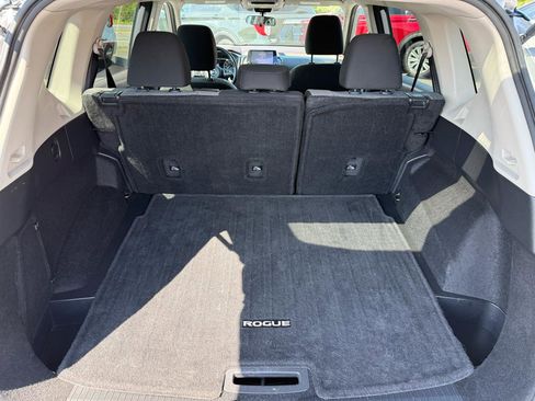 Used 2022 Nissan Rogue SV FWD image 16