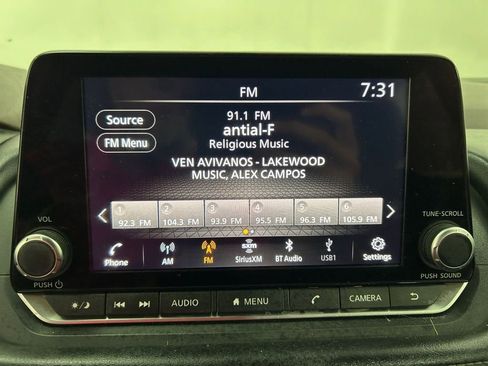 Used 2022 Nissan Rogue SV FWD image 11