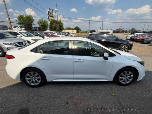 Used 2021 Toyota Corolla LE FWD image 4