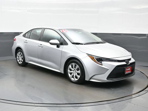 Used 2025 Toyota Corolla LE FWD image 8