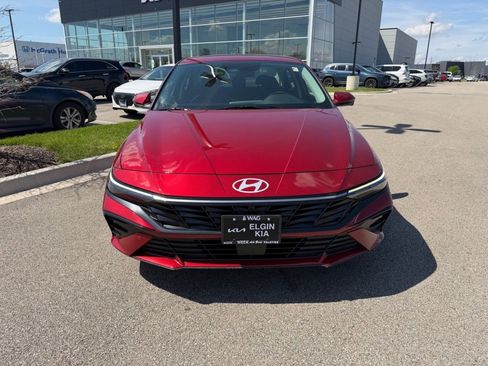 Used 2024 Hyundai Elantra Limited FWD image 2