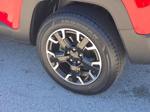 Used 2023 Jeep Renegade Trailhawk AWD/4WD image 14