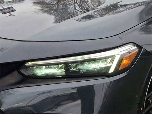 Used 2022 Honda Civic Sport Touring image 9