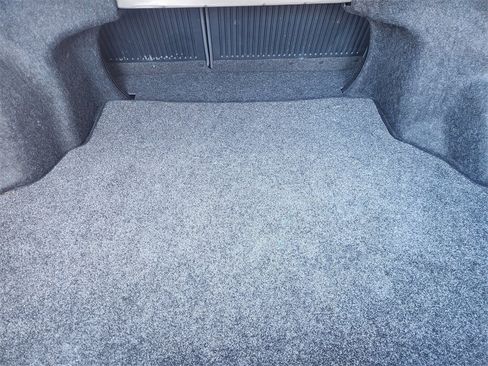 Used 2015 Toyota Camry LE image 32