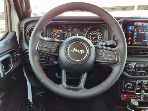 Used 2024 Jeep Wrangler Unlimited Rubicon w/ Convenience Group AWD/4WD image 15
