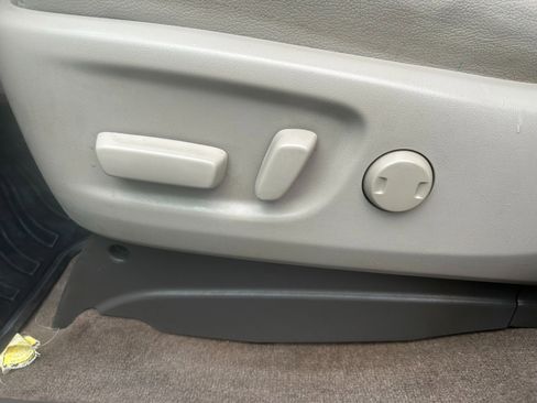 Used 2013 Toyota Sienna XLE image 11