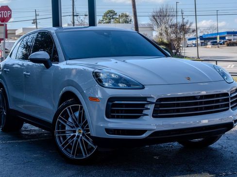 Used 2022 Porsche Cayenne Platinum Edition image 3