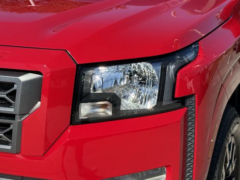 Used 2023 Nissan Frontier SV w/ SV Convenience Package image 11