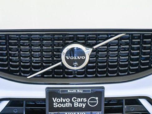 Certified 2025 Volvo XC60 B5 Plus AWD/4WD image 8