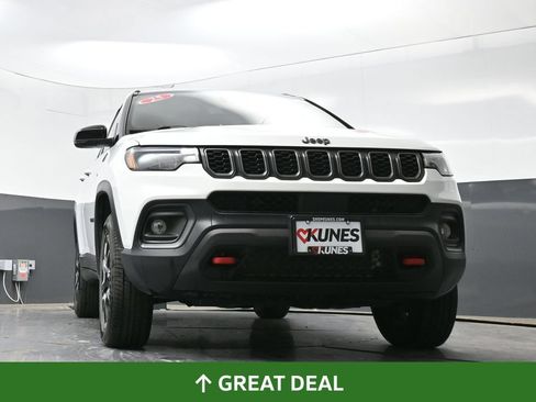 Used 2025 Jeep Compass Trailhawk AWD/4WD image 53