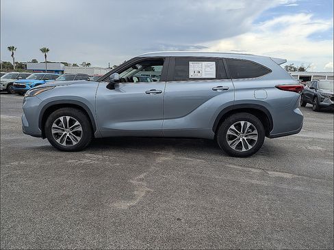 Used 2023 Toyota Highlander XLE FWD image 5
