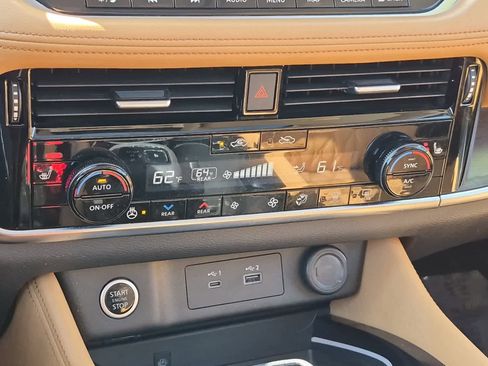 Used 2021 Nissan Rogue Platinum image 17