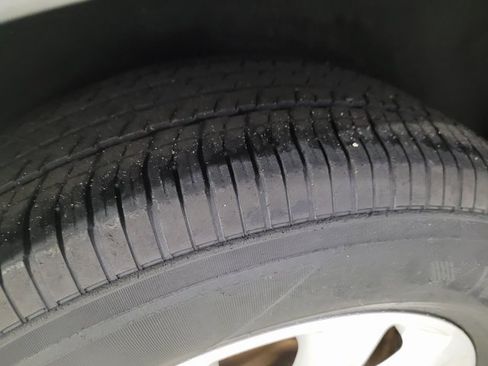 Used 2018 Chrysler Pacifica Touring-L image 24